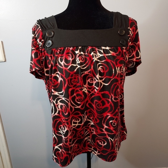 Essentials Size 1X Red Roses Colorful Black Buttons Shirt - Picture 1 of 6